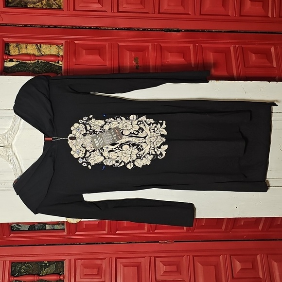 NWT Ay Guey Adventuress Black Hooded Long Sleeve Floral Graphic Bling Blouse M - Picture 4 of 7
